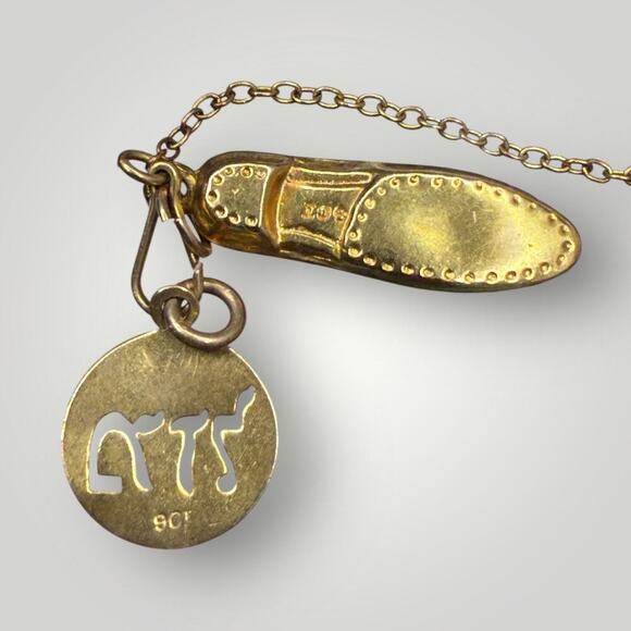 Vintage 9CT Gold Chai Hebrew Life & Shoe Dangling Charm Brooch - 1.7g - Picture 5 of 7